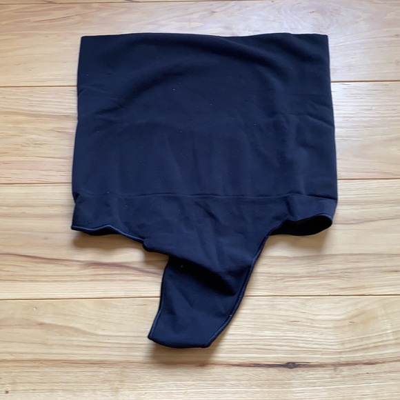 SKIMS CORE CONTROL THONG - Picture 2 of 4